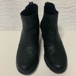 Sorel black leather booties.